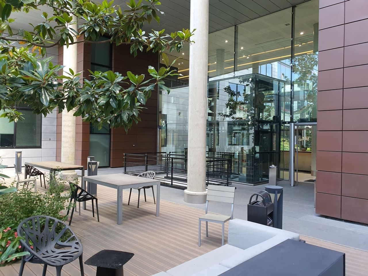Jardin extérieur — vue latérale